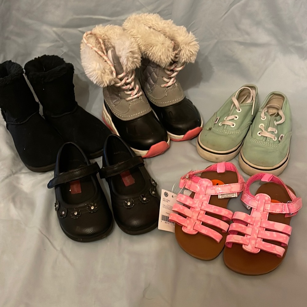 Toddler size 7 assortment of shoes